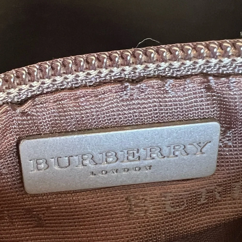 Classic Burberry Nova Check Bag - Picture 8 of 9